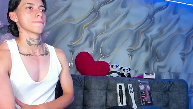 AmberAdams  online show from April 17, 5:05 pm