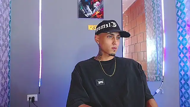 Liam lee online show from April 19, 8:33 pm