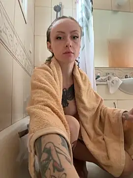 haileyhope  online show from November 29, 9:45 am