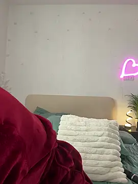 haileyhope  online show from February 7, 1:15 pm