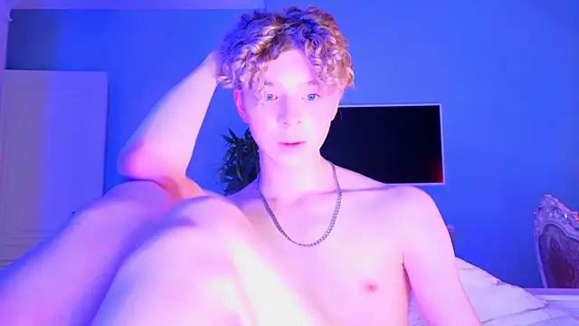 Snapshot of Kudi_Minnt chatting on February 3, 1:30 pm Kudi Minnt online show from February 3, 1:30 pm