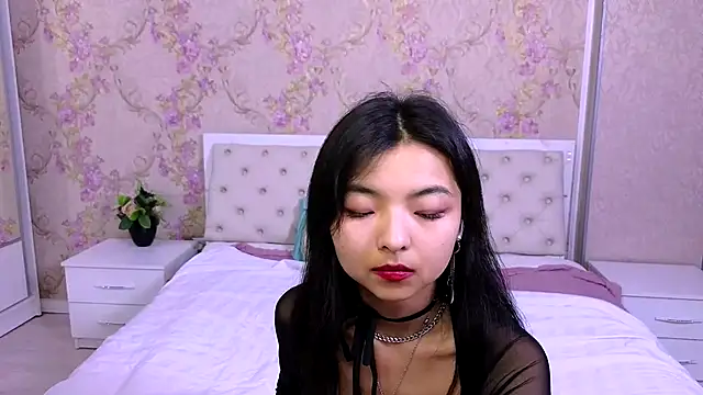 Snapshot of Shy_Kira chatting on December 3, 3:33 pm Shy Kira online show from December 3, 3:33 pm