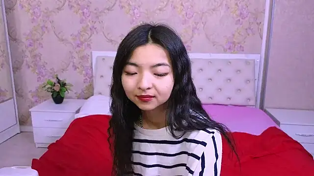 Snapshot of Shy_Kira chatting on December 9, 12:40 pm Shy Kira online show from December 9, 12:40 pm