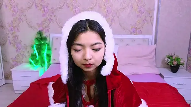 Snapshot of Shy_Kira chatting on December 12, 12:44 pm Shy Kira online show from December 12, 12:44 pm