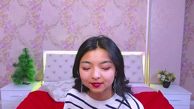 Snapshot of Shy_Kira chatting on December 17, 6:42 pm Shy Kira online show from December 17, 6:42 pm