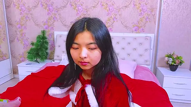 Snapshot of Shy_Kira chatting on December 19, 6:45 pm Shy Kira online show from December 19, 6:45 pm