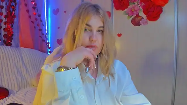 CoraSwon online show from February 20, 10:37 pm