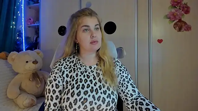 CoraSwon online show from March 2, 5:42 pm