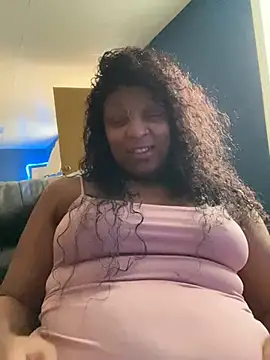 KLoveeee online show from February 8, 9:25 pm