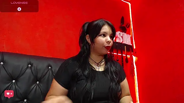 Snapshot of slave_latina7 chatting on December 25, 11:31 pm slave latina7 online show from December 25, 11:31 pm