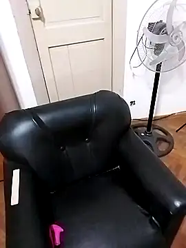 littlebrunett online show from January 22, 12:38 pm