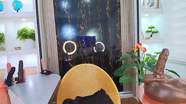 Snapshot of GianellaCox_ chatting on January 13, 8:26 pm GianellaCox online show from January 13, 8:26 pm