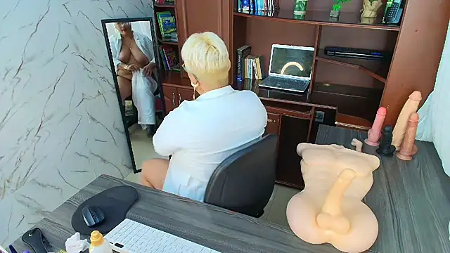 Snapshot of GianellaCox_ chatting on February 14, 7:44 pm GianellaCox online show from February 14, 7:44 pm