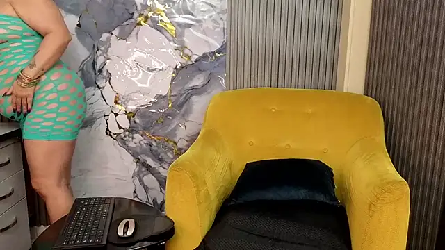 GianellaCox  online show from March 6, 10:01 am