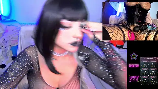 Snapshot of HollyDominic chatting on June 27, 11:37 am HollyDominic online show from June 27, 11:37 am