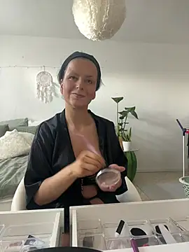 Snapshot of Off__Melonenmandy chatting on February 28, 8:37 am Off Melonenmandy online show from February 28, 8:37 am