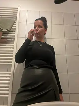 Snapshot of Off__Melonenmandy chatting on July 5, 1:45 am Off Melonenmandy online show from July 5, 1:45 am