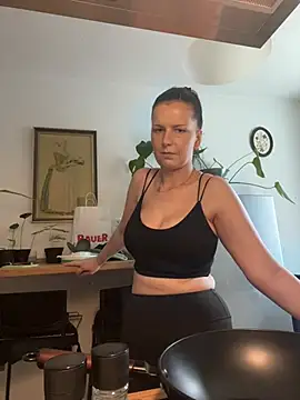 Snapshot of Off__Melonenmandy chatting on August 1, 11:53 am Off Melonenmandy online show from August 1, 11:53 am