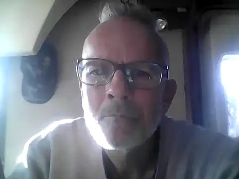 Snapshot of richa22cm chatting on December 18, 1:39 pm richa22cm online show from December 18, 1:39 pm