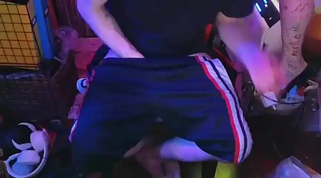 pantslesstraveler plt online show from January 30, 4:16 am