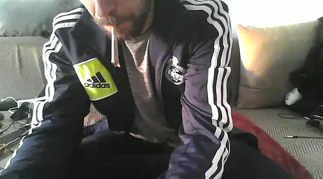 Snapshot of Cipotaz0 chatting on December 21, 4:36 pm Cipotaz0 online show from December 21, 4:36 pm