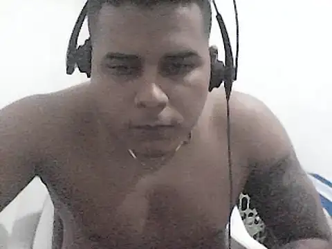 Snapshot of SaucyAffair0 chatting on January 3, 2:43 am SaucyAffair0 online show from January 3, 2:43 am