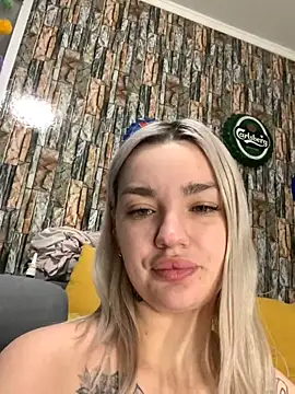 Snapshot of Sextazy chatting on February 10, 11:36 am Sextazy online show from February 10, 11:36 am