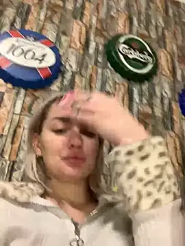 Snapshot of Sextazy chatting on February 11, 12:43 pm Sextazy online show from February 11, 12:43 pm