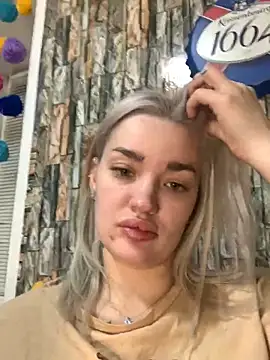 Snapshot of Sextazy chatting on March 1, 4:42 pm Sextazy online show from March 1, 4:42 pm