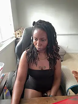 Snapshot of LeyaHoneybuns chatting on May 27, 4:04 pm LeyaHoneybuns online show from May 27, 4:04 pm