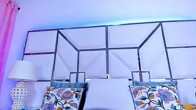 RileySweett online show from February 19, 11:28 am