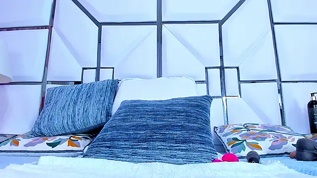 RileySweett online show from February 21, 2:38 pm