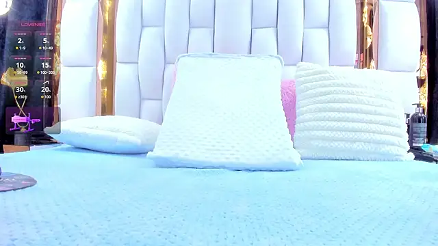 RileySweett online show from November 20, 11:43 am