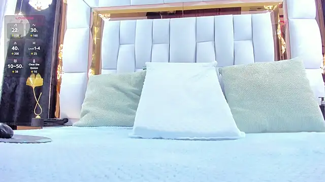 RileySweett online show from December 21, 11:50 am