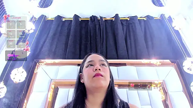 Snapshot of RileySweett chatting on July 11, 11:46 am RileySweett online show from July 11, 11:46 am