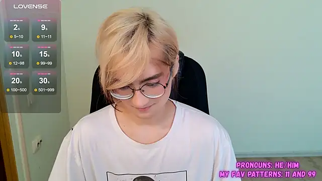Snapshot of CuteYukiKun chatting on October 3, 8:22 am CuteYukiKun online show from October 3, 8:22 am