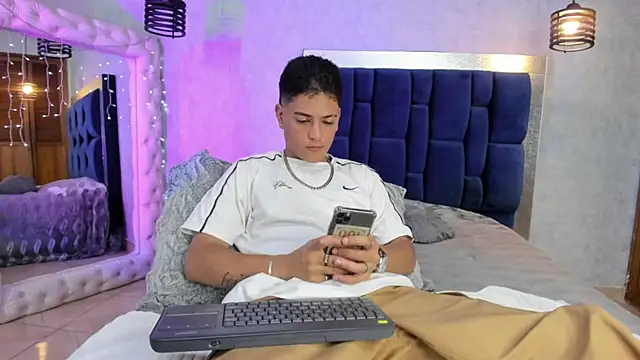 Levy Steve online show from December 14, 4:51 am