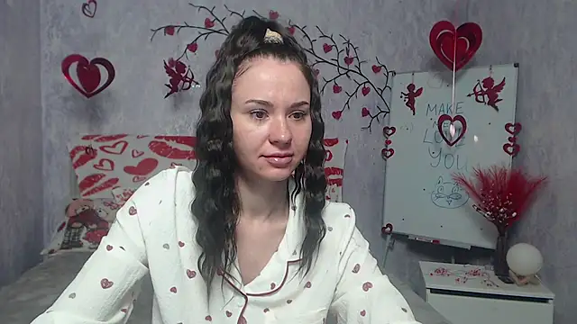 KaraCriegs online show from February 14, 6:15 pm