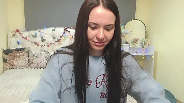 KaraCriegs online show from April 13, 6:35 pm