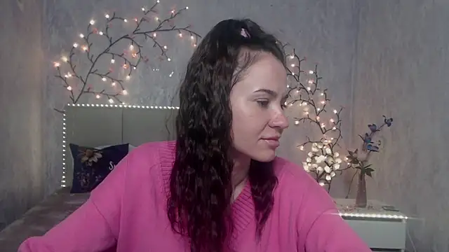 KaraCriegs online show from April 15, 6:15 pm