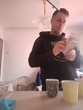 Snapshot of LucianM6 chatting on November 24, 6:35 am LucianM6 online show from November 24, 6:35 am