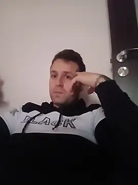 Snapshot of LucianM6 chatting on November 28, 9:12 am LucianM6 online show from November 28, 9:12 am