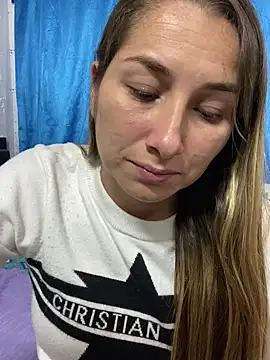 Snapshot of Iris_love18 chatting on January 25, 4:23 am Iris love18 online show from January 25, 4:23 am