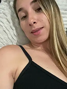 Snapshot of Iris_love18 chatting on January 30, 10:41 pm Iris love18 online show from January 30, 10:41 pm