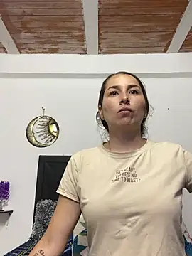 Snapshot of Iris_love18 chatting on February 5, 5:09 pm Iris love18 online show from February 5, 5:09 pm