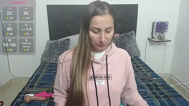 Snapshot of Iris_love18 chatting on February 8, 2:27 pm Iris love18 online show from February 8, 2:27 pm