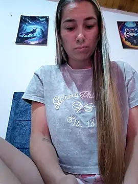 Snapshot of Iris_love18 chatting on June 19, 1:48 pm Iris love18 online show from June 19, 1:48 pm