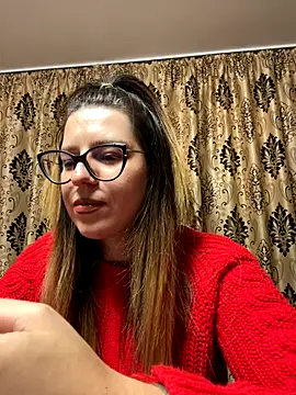 NadiraNoor online show from October 26, 8:15 pm