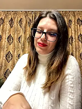 NadiraNoor online show from April 8, 8:09 pm