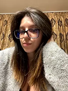 NadiraNoor online show from April 17, 7:06 pm